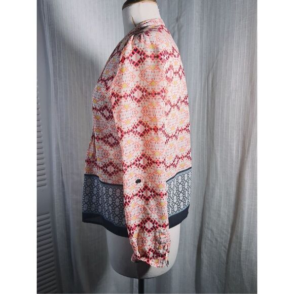 HD in Paris | Women’s | Blouses | Petite 6 | Abstract Patterned Button-Down Blou - Picture 3 of 5